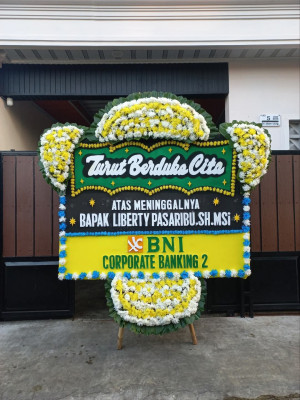 Papan Bunga Duka di Sapta Marga